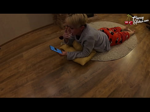 ❤️ Beprotiška blondinė čiulpia didžiulį penį ir šokinėja ant jo - analinis seksas Seks video prie mūsų